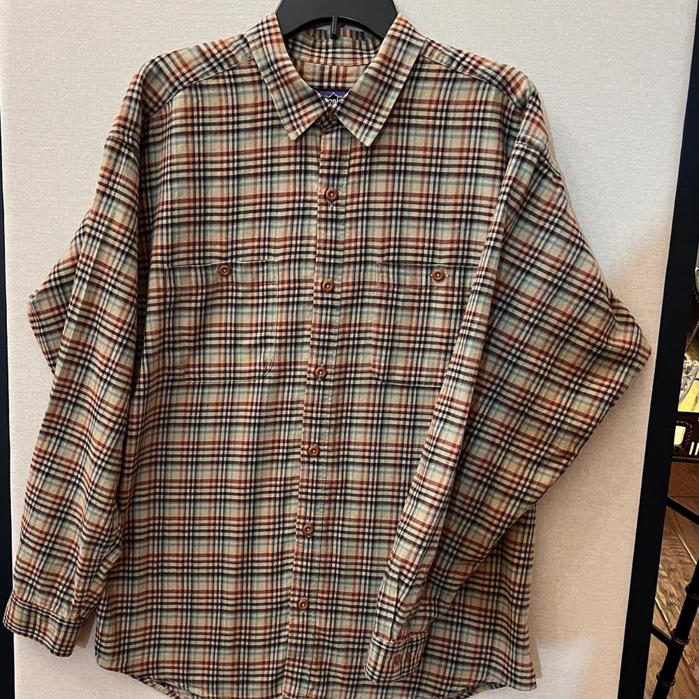 Patagonia Organic cotton flannel shirt size large  (Men’s 105)